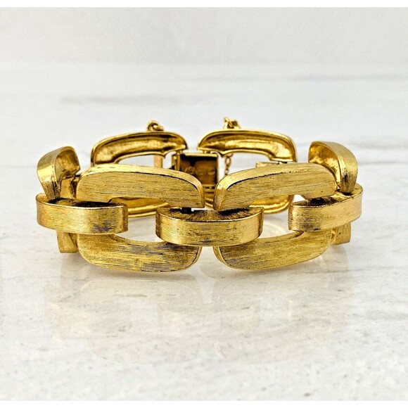 Big Bold Gold Tone Textured Square Link Bracelet Monet Vintage 1970s Sz 7.25 - Picture 2 of 8
